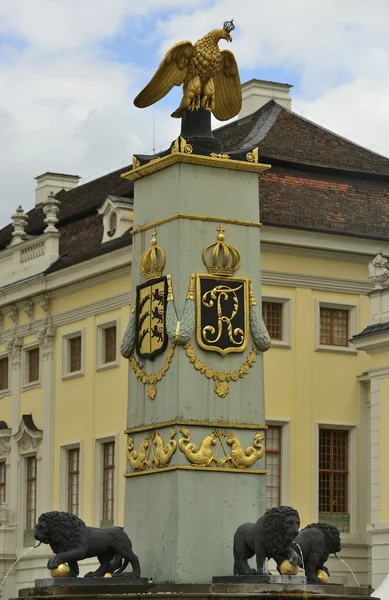 Kasteel vergulde fontein, ludwigsburg — Stockfoto