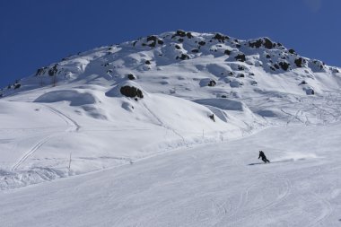 Kayak ve yalnız kayakçı, san pellegrino pass