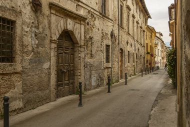 Eski evlerde san francesco street, rieti