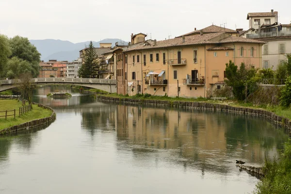 Velino-Brücke und alte Häuser, rieti — Stockfoto