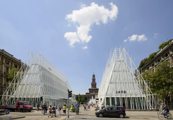 335 jours à l'EXPO 2015, site de construction de la porte de l'expo dans le grand Cair — Photo