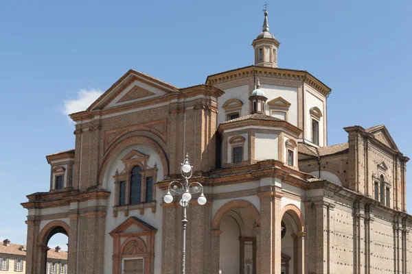 Münster massives Gebäude, voghera, italien — Stockfoto