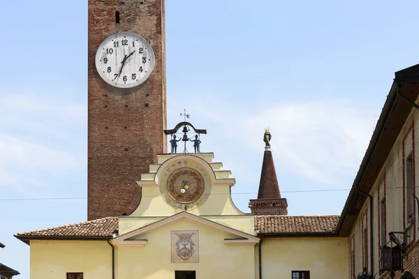 Stare zegary ścienne w centrum historycznego miasta, soncino — Zdjęcie stockowe