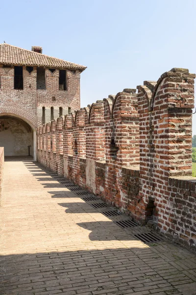 Merlons und Spaziergang auf den Mauern, soncino Burg — Stockfoto