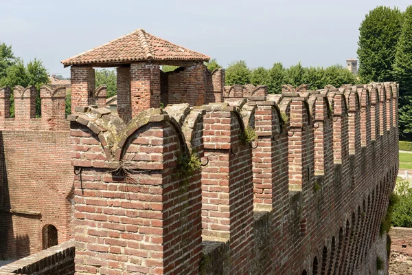 Soncino 城ギベリン党 merlons随城墙，松奇诺城堡 — 图库照片
