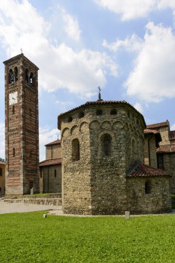 St. peter kilise vaftizhane ve çan kulesi, agliate