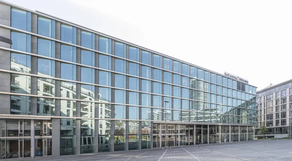 Stuggart 2021 Oktober Stadtbild Mit Reflexionen Glasfassaden Businessknotenpunkt Aufgenommen Hellen — Stockfoto