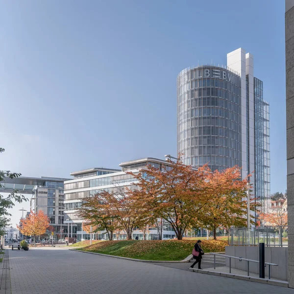 Stuggart 2021 Oktober Stadtbild Mit Fallendem Laub Bäumen Businessknotenpunkt Aufgenommen — Stockfoto