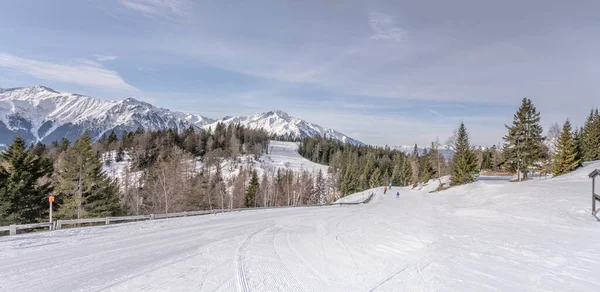 Zimowy Krajobraz Górski Śnieżnymi Stokami Tras Zjazdowych Gschwandkopf Nakręcony Jasnym — Zdjęcie stockowe