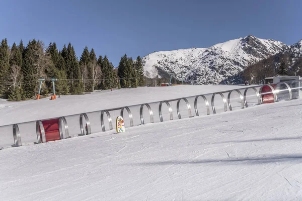 Winter Mountain Landscape Transparent Tunnel Conveyor Belt Skiers Birkenlifte Ski — Stock Photo, Image