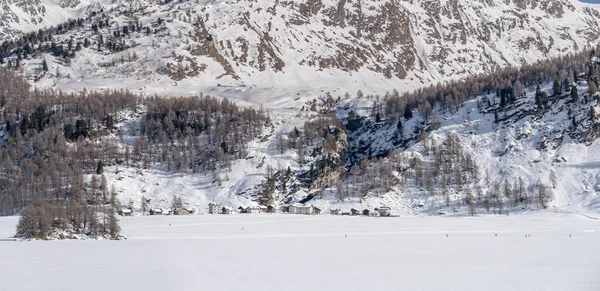 Paisagem Inverno Com Pequena Aldeia Stampa Lago Gelado Nevado Filmado — Fotografia de Stock