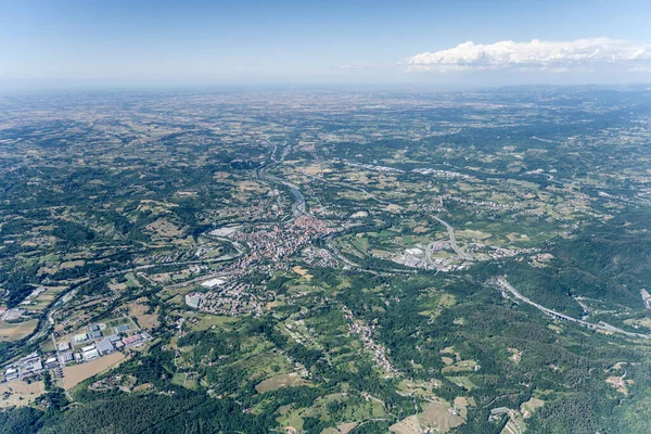 Aerial Shot Small Plane Ovada Little Town A36 Highway Monferrato Stockfoto