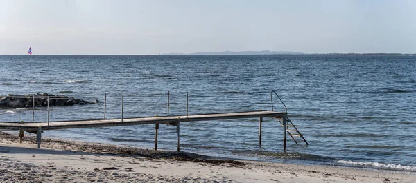 Landscape Little Pier Sand Beach Shore Facing Waters Oresund Sea — Zdjęcie stockowe