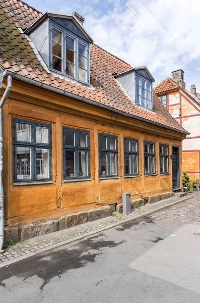 Stadsgezicht Met Oranje Traditionele Pittoreske Wattle House Opgenomen Zonnig Licht — Stockfoto