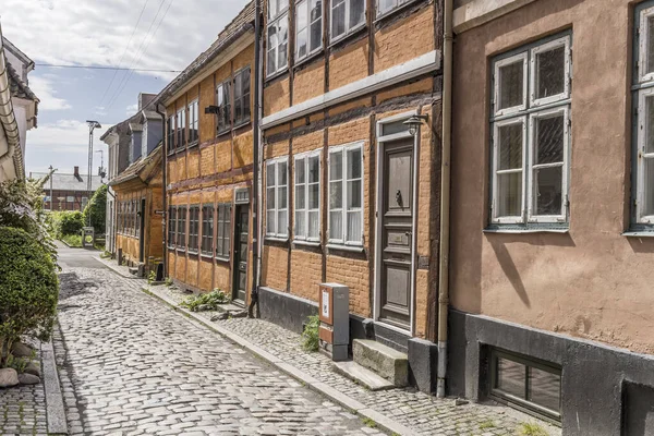 Stadslandschap Met Traditionele Pittoreske Wattle Houses Geplaveide Rijstrook Opgenomen Zonnig — Stockfoto