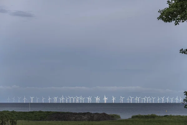 Landschap Met Groot Windpark Offshore Oresund Wateren Opgenomen Fel Zonlicht — Stockfoto