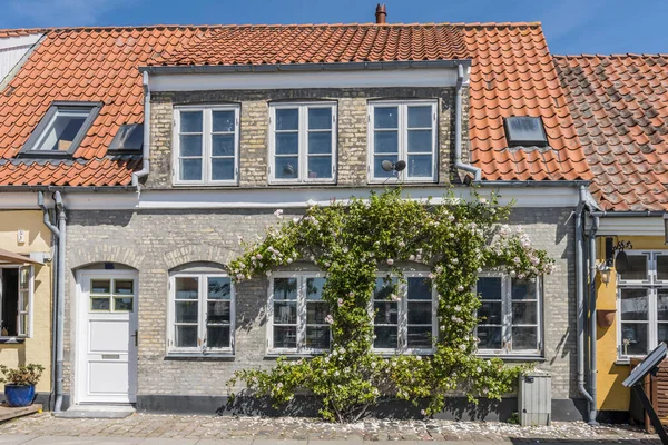 Danimarka Nın Başkenti Koge Çekilen Geleneksel Pitoresk Evde Kaldırımdan Beyaz — Stok fotoğraf