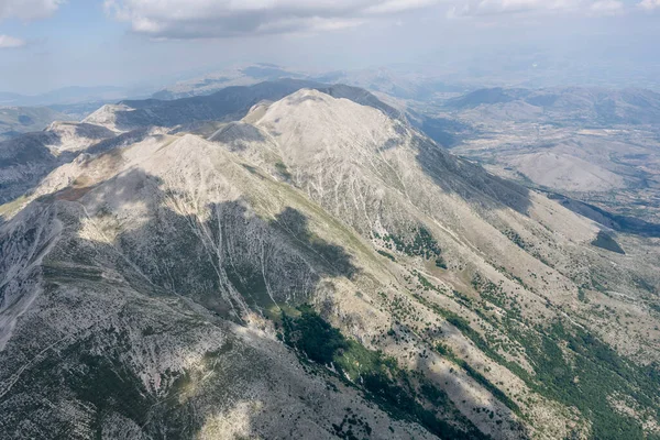 Aerial Shot Small Plane Velino Range Peak Wooded Rocky Slopes — Stock Photo, Image