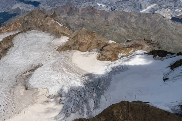 明るい夏の光 アルプス イタリアで南西から撮影された ドゥーゼグ氷河のSby地球温暖化で縮小した氷のカバーのグライダーからの空中撮影 — ストック写真