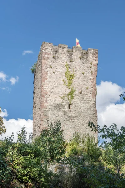 Stadsbild Med Medeltida Torn Slott Vid Historisk Fotograferad Sommarljus Vid — Stockfoto