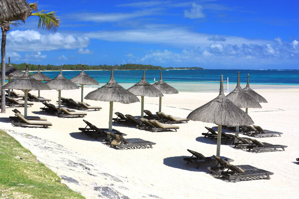 курортный пляж на острове Маврикий
