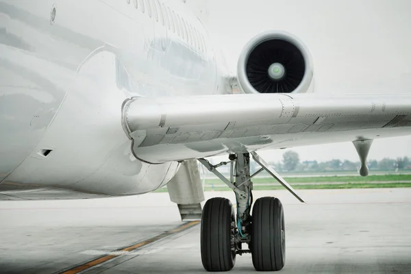 Détail de l'avion à l'aéroport — Photo