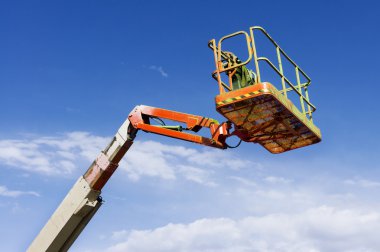 Turuncu mekanik lift, kiraz seçici