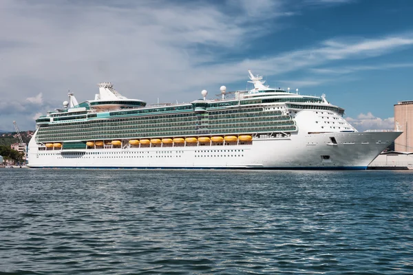 White cruise ship — Stock Photo, Image