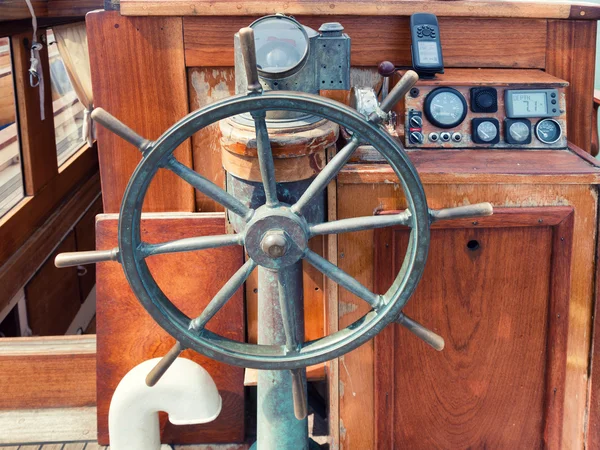 Leme do barco de madeira — Fotografia de Stock