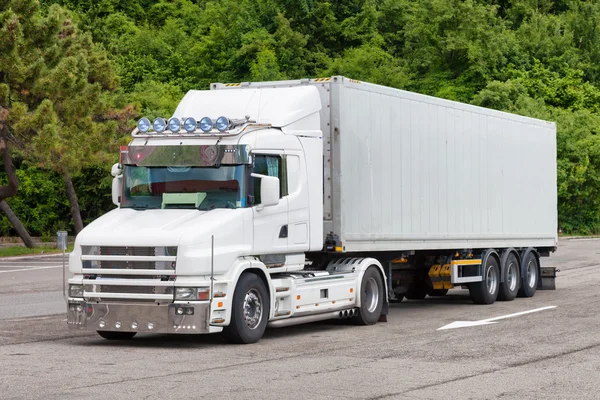 Grande camion bianco — Foto Stock