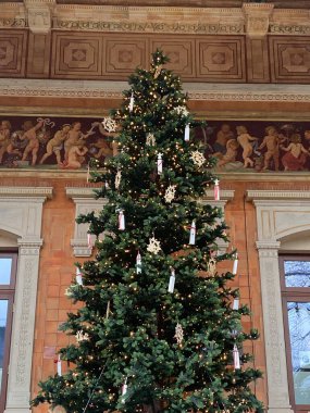 Dışarıda resmi Noel ağacı, Almanya, Baden-Baden 'de çekildi.