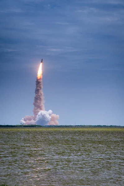 アトランティス - sts 135 の打ち上げ — ストック写真