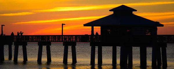 Pier in the ocean — Stock Photo, Image