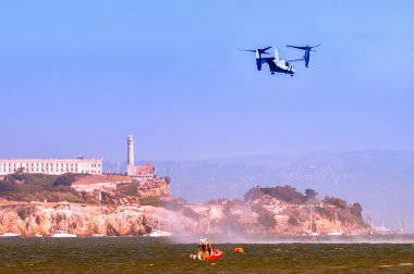 gösteri sırasında donanma haftası kutlama