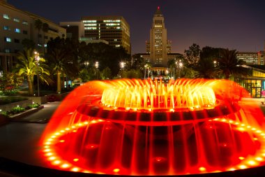Los angeles city hall grand park görüldüğü gibi