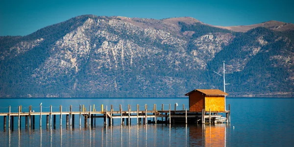 Pier in a lake — Stock Photo, Image