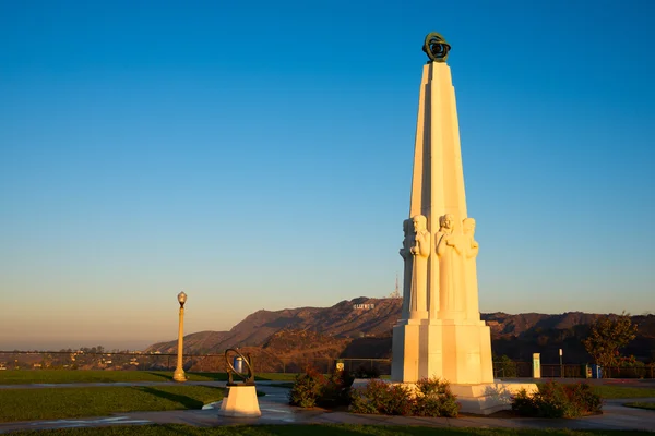 Astronomers Monument in Griffith Park — Stock Photo, Image