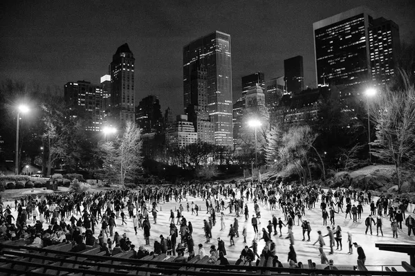 Patinaje sobre hielo en Wollman Rink — Foto de Stock