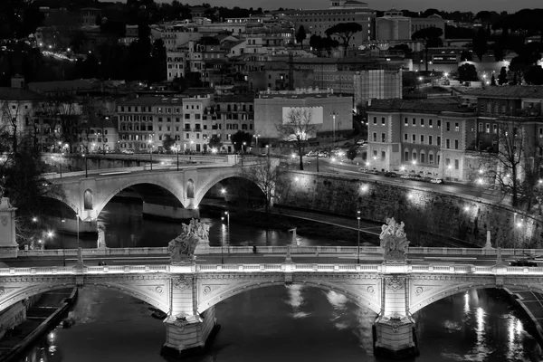 Puente sobre un río — Foto de Stock
