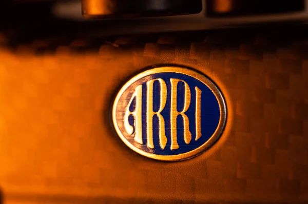 Kiev, Ukrayna - 14 Ağustos 2021: Arri Alexa mini kamera logosunun yakın çekimi