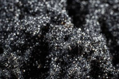 Toplarda granüler beyaz köpük ve su filtresi için aktif karbon.