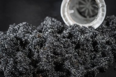 Organik kirliliğe karşı su filtresi için filtre malzemesi