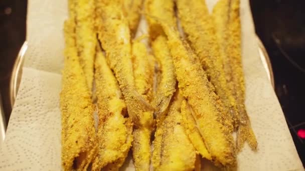 Capelin fried in corn bread close-up freezes on a napkin — Stock videók
