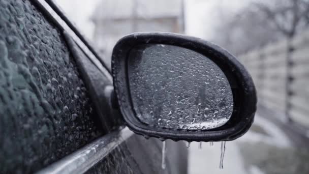 Heated mirrors during winter icing. Freezing rain in winter — Αρχείο Βίντεο