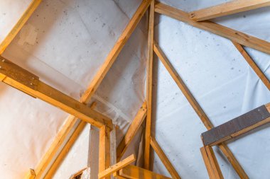 Yalıtımsız çatı kirişleri. Çatı engeli