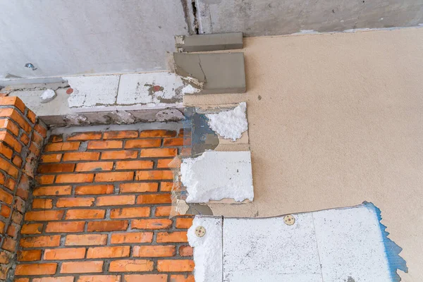 Isolamento Poliestireno Desmontado Revestimento Fachada Uma Casa Privada Remodelando Exterior — Fotografia de Stock