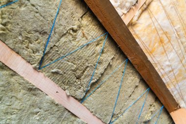 Cam yün ve mineral yünü ile çatı yalıtımı süreci