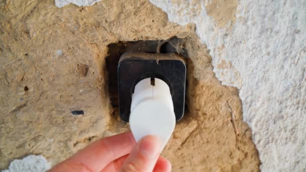 White Plug Inserted Old Socket Clay Wall Rural House Turning — Vídeo de Stock
