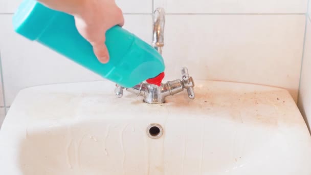 White Sink Bathroom Poured Abundantly Detergent Blue Plastic Container High — ストック動画