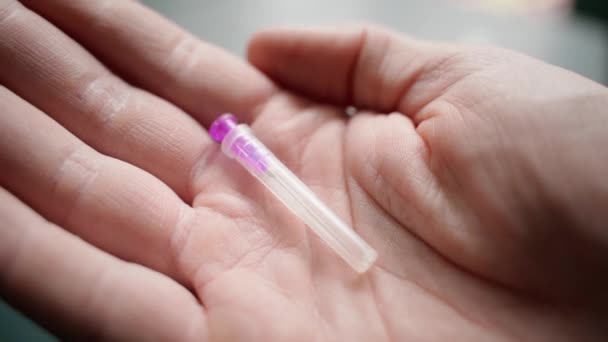 Syringe Needle Plastic Case Close Palm Person High Quality Fullhd — Vídeo de stock